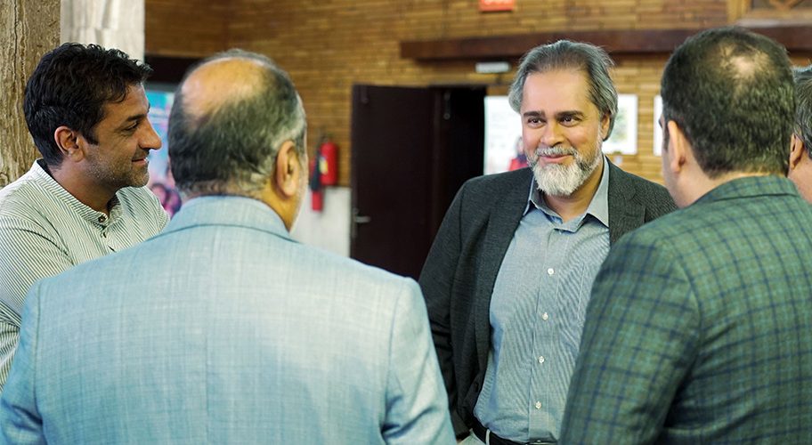 بازدید رئیس سازمان سینمایی از فعالیت سینماهای بهمن سبز در ایام جنگ