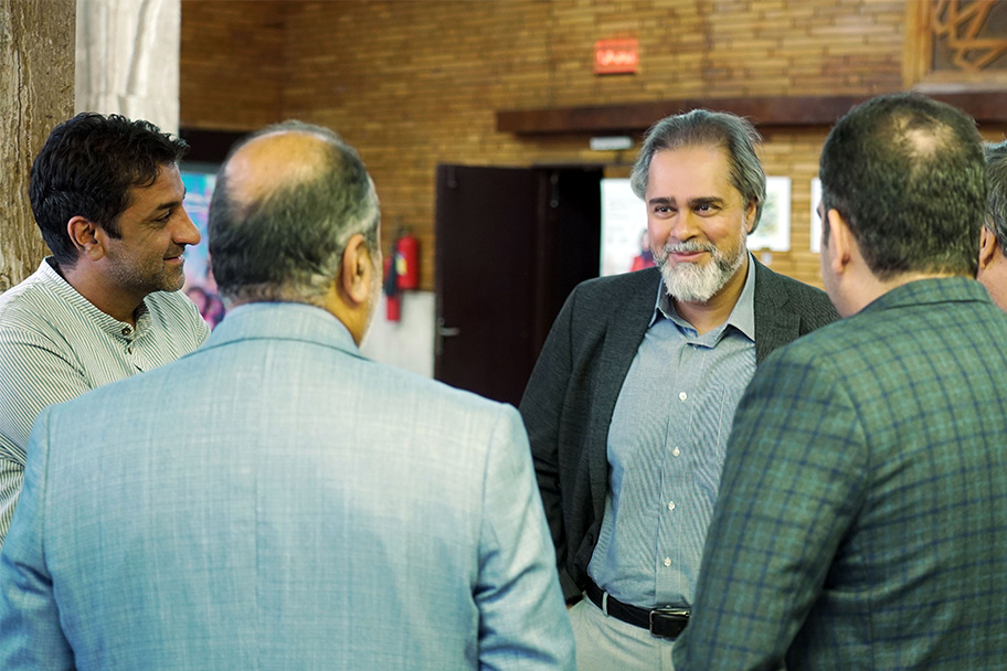 بازدید رئیس سازمان سینمایی از فعالیت سینماهای بهمن سبز در ایام جنگ